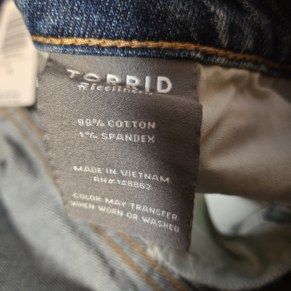 Torrid High Rise Straight Fit Cropped Jeans Blue Denim Raw Hem Size 20 Regular - Picture 11 of 12